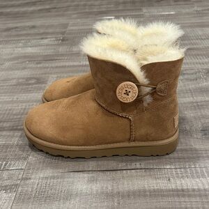 UGG Women’s Mini Bailey Button II Boots
